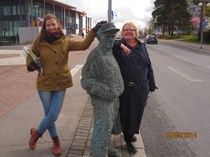 Eurovaaliehdokkaat Li Andersson ja Sinikka Torkkola Suupantorilla toukokuussa 2014