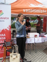Veronika Honkasalo juhlimassa 25-vuotiasta Pirkkalan Vasemmistoliittoa 12.8.2017